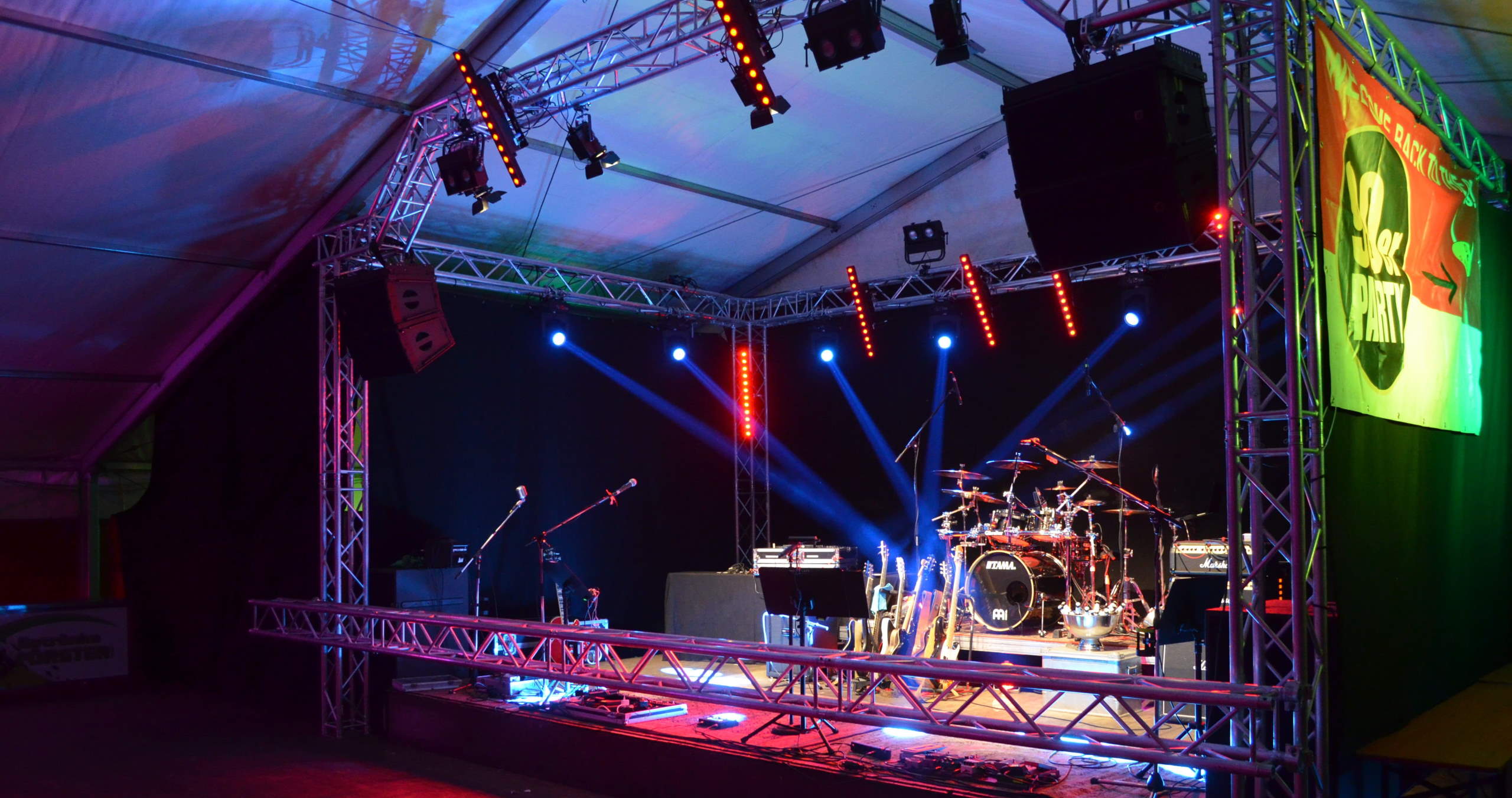 Licht und Tontechnik für eine Band.