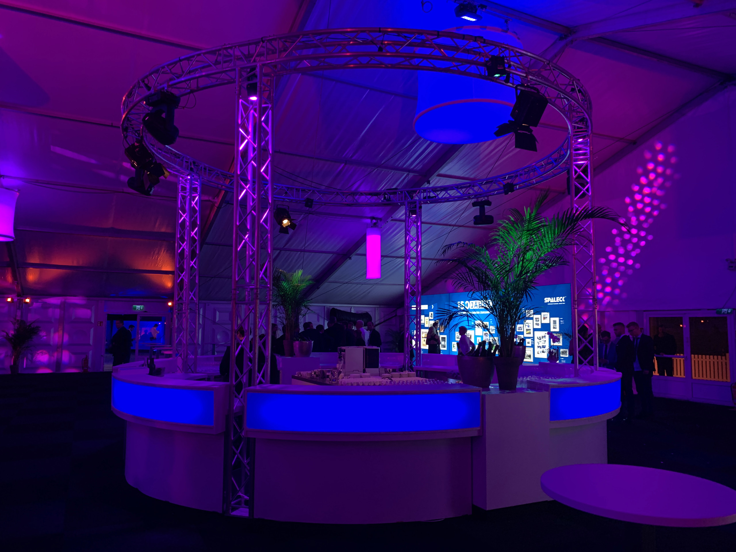 Beleuchtete Event Theke für Gala-Veranstaltung