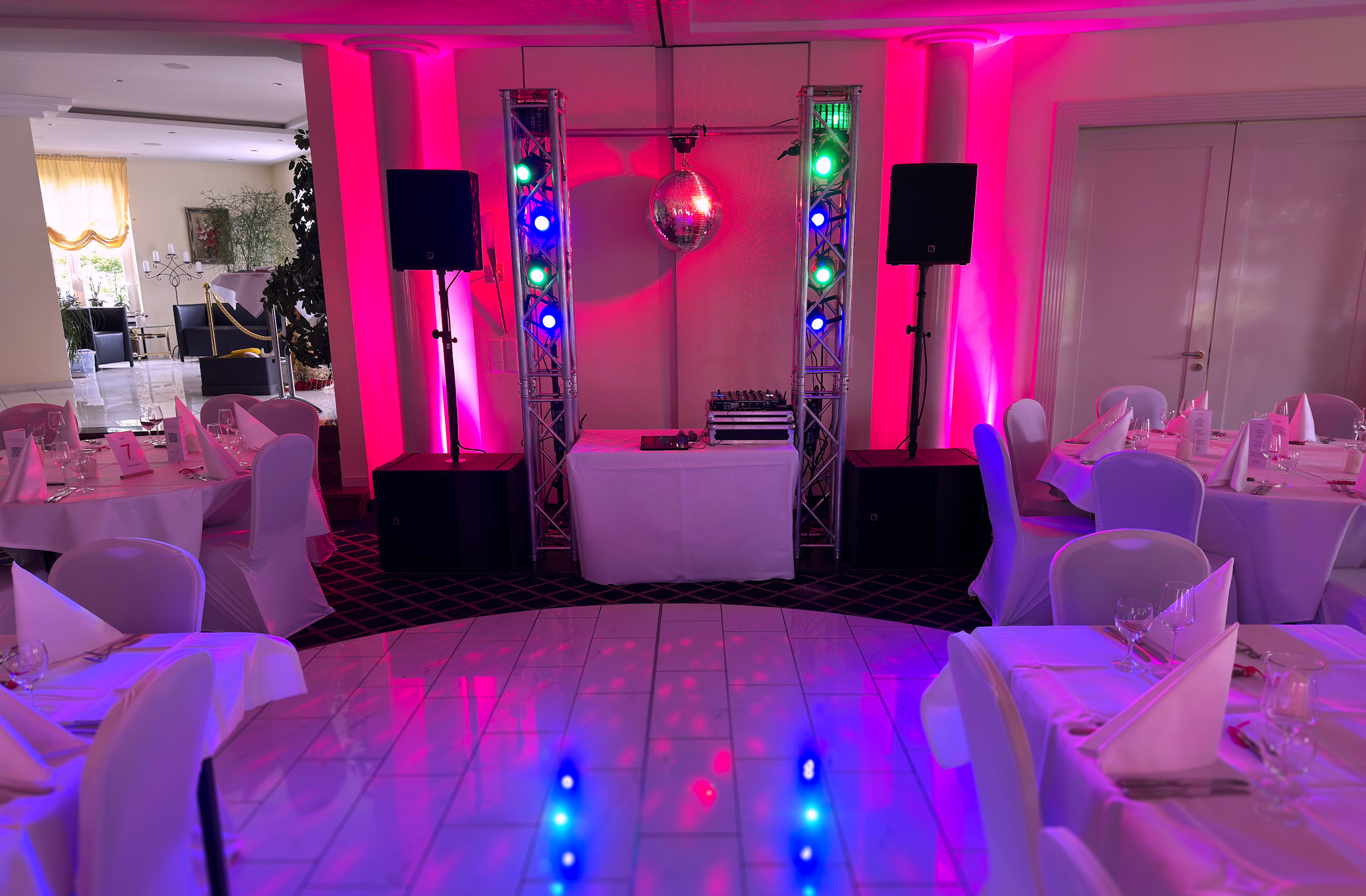 DJ und Technik für eine Hochzeit im Saal