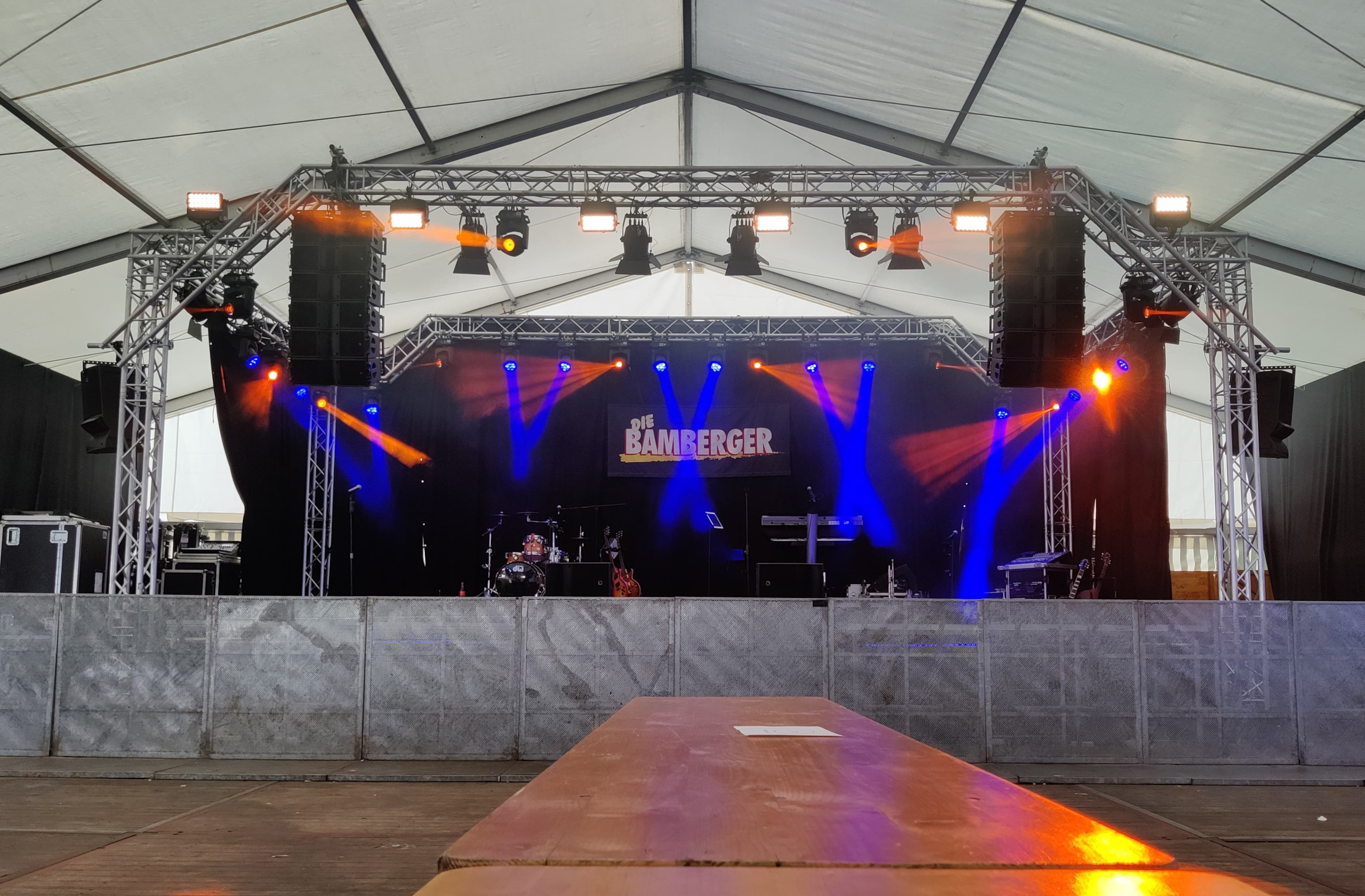 Oktoberfest Jugschützen Dingden mit Bühne und Band
